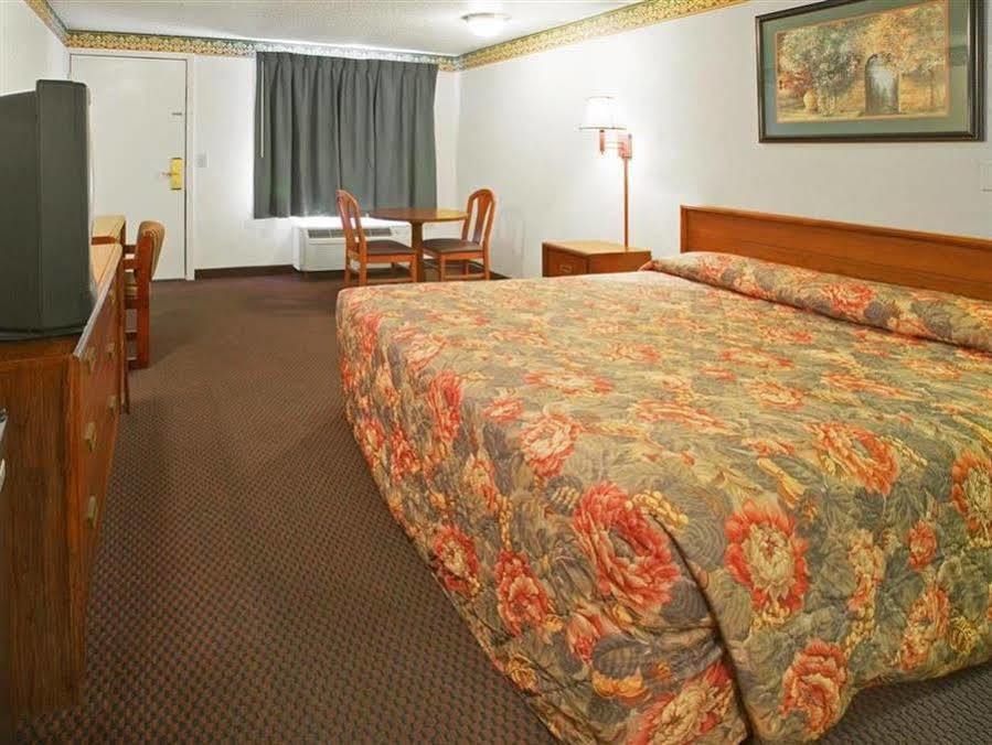 Fairbridge Inn Express Мерріллвілл Екстер'єр фото